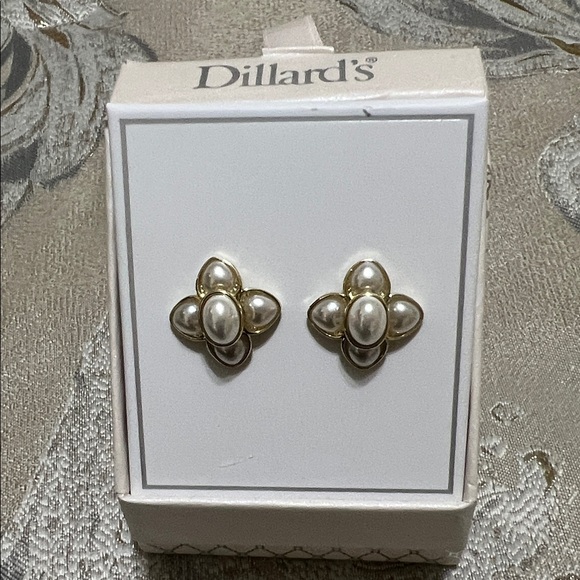 Dillards Jewelry - Elegant Pearl and Gold Stud Earrings